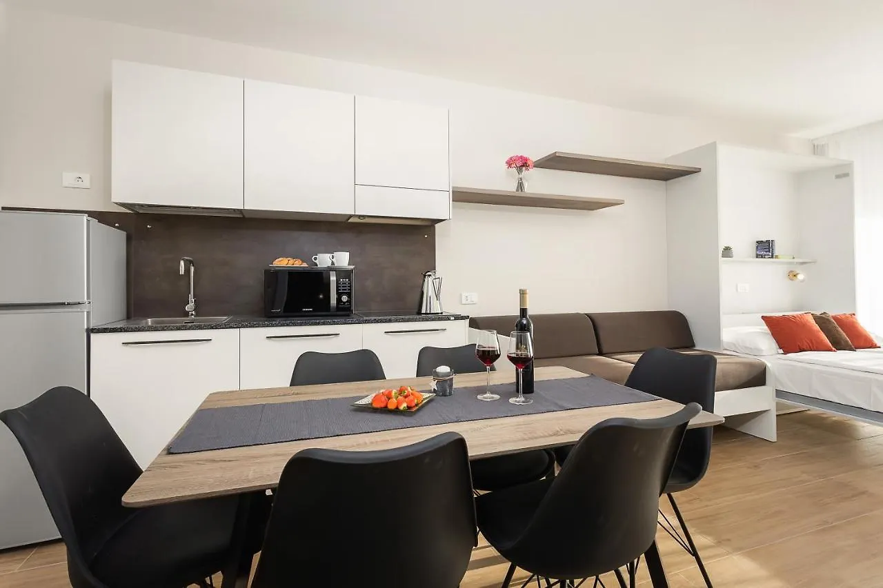 Residence Del Mar Emotion Лижнян Апарт-отель