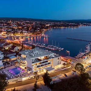 Luxury Riva Малинска